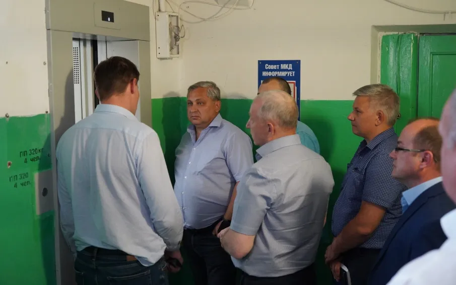 Госжилинспекция Нижегородской области проверила ход работ по замене лифтов в жилых домах Дзержинска